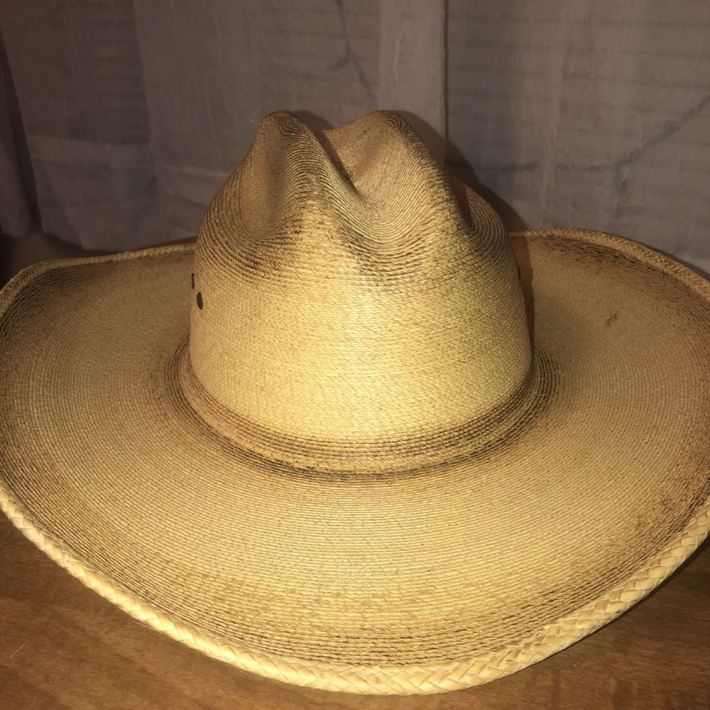 Jason Aldean straw cowboy hat